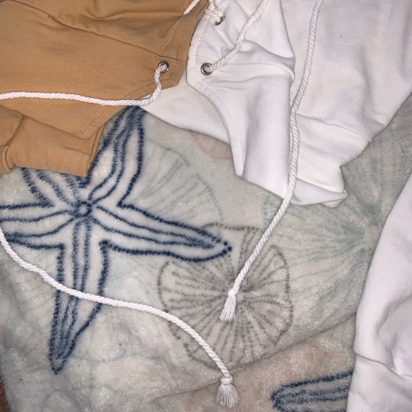 half brown-half white sweater + tie up middle 🍂 / sweater from AKIRA (not firm) - Picture 4 of 4